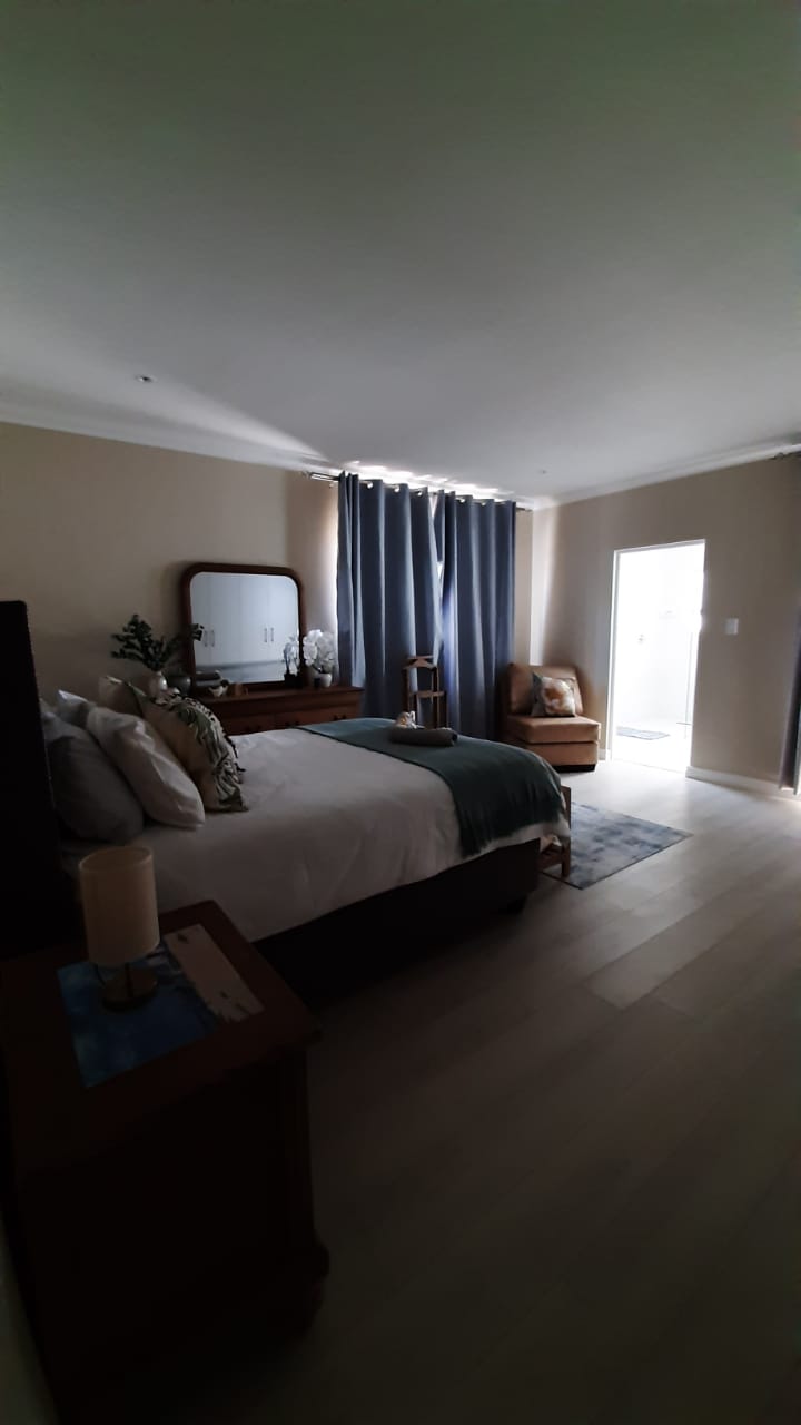 3 Bedroom Property for Sale in Sandy Point Western Cape